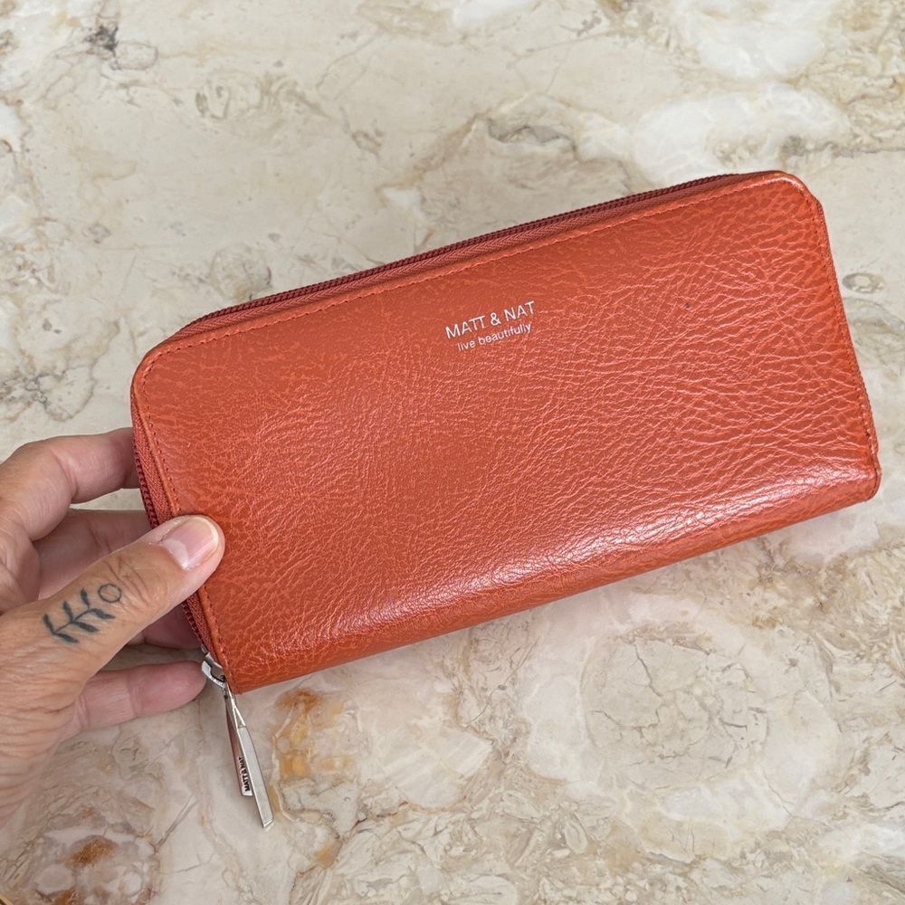 NWOT Matt & Nat Sublime Vegan Wallet - Grain